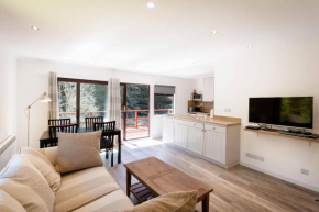 2 bedroom lodge with free WiFi and mountain view